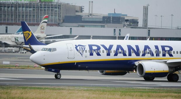 Ryanair, aereo da Catania a Bologna si blocca prima del decollo: ansia tra i passeggeri, cosa è successo