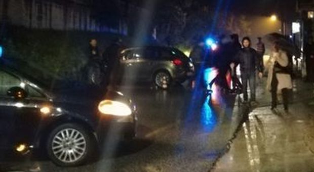 Macerata, sorpreso su auto rubata, carabiniere spara: albanese clinicamente morto