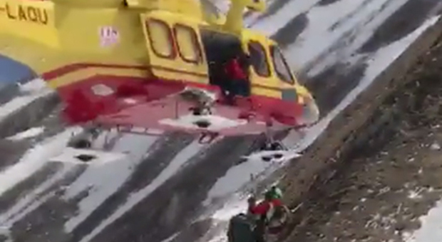 Gran Sasso, precipitano e muoiono due alpinisti, feriti altri tre