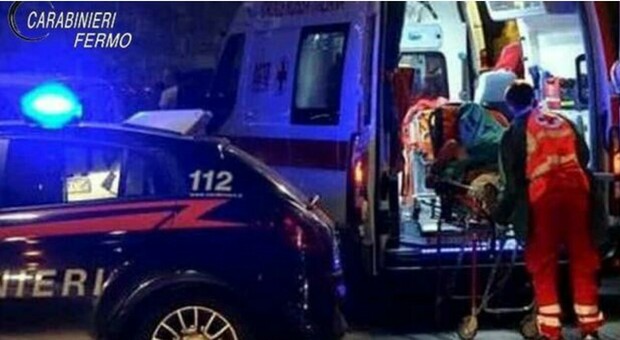 Furgone rubato finisce fuori strada e si schianta contro un albero a Sant'Elpidio a Mare: morto un 17enne, feriti il padre e il cugino