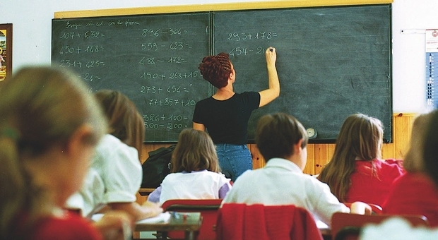 Scuola, arriva la carica dei supplenti: 1 cattedra su 4 assegnata a docenti non di ruolo