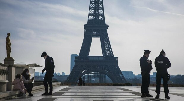 Covid diretta dal Mondo, la Francia proroga il lockdown altri 15 giorni