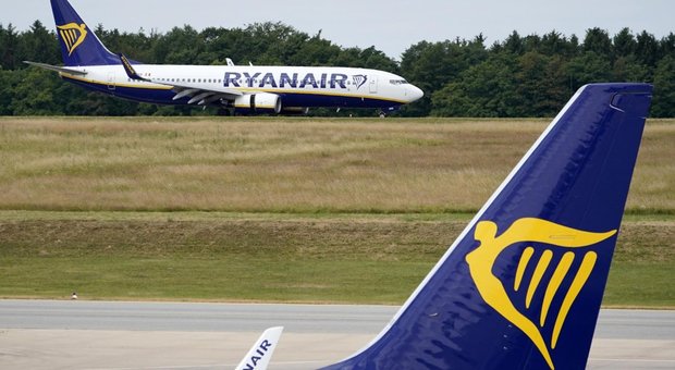 Ryanair, annuncio choc: 1500 esuberi tra piloti e personale di bordo. Colpa anche del Boeing 737 Max
