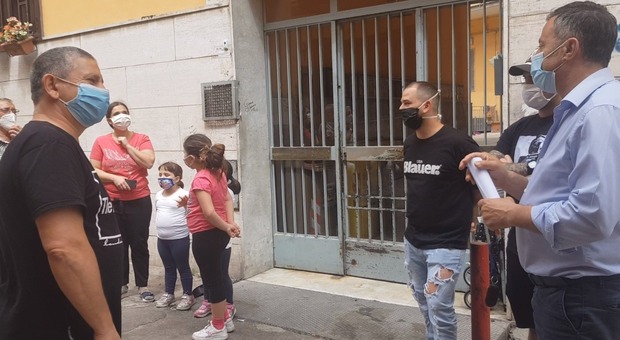 Napoli: invasione di blatte, in rivolta i residenti di San Pietro a Patierno. «Noi ignorati da Comune e Asl»