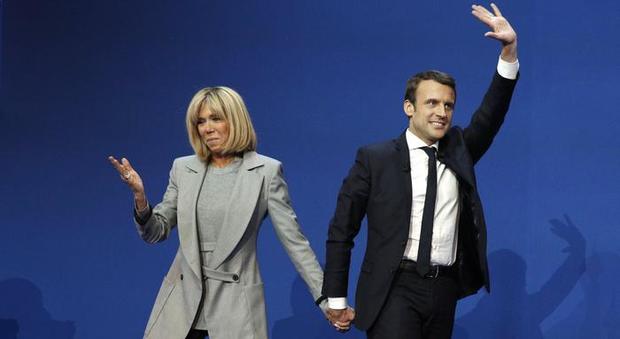 Francia, Macron ha speso 26 mila euro per la truccatrice nei suoi primi mesi di mandato