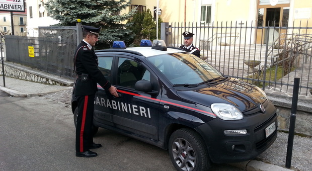 Con un machete minaccia i carabinieri: panico nel condominio. Arrestato 28enne romano