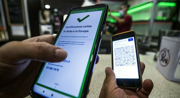 immagine Omicron, nuova stretta in Italia: limitazioni durante le feste di Natale