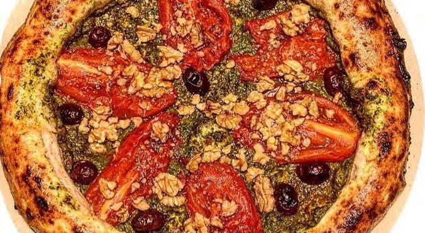 Pizza, Napoli sforna l'anti tumore: ecco gli ingredienti certificati per vivere più a lungo