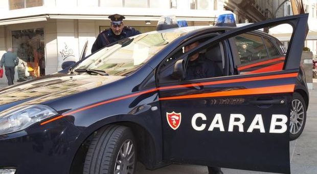 Tira un pugno a una vetrata, 26enne romano muore dissanguato durante le ferie in Abruzzo