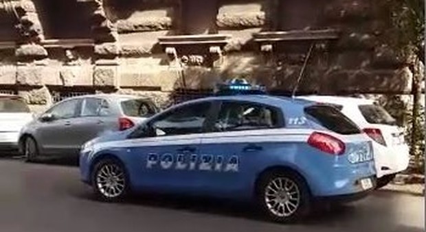 Roma, due persone su un balcone con un fucile: paura in via Tagliamento