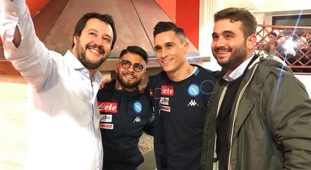 Napoli, polemiche social per il selfie di Insigne con Salvini