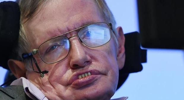 L'infermiera di Stephen Hawking è stata radiata: «Non ha fornito le cure professionali che il professore meritava»