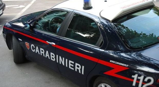 Roma, segue ragazzina di 15 anni fino a casa e la rapina in ascensore: arrestata romena