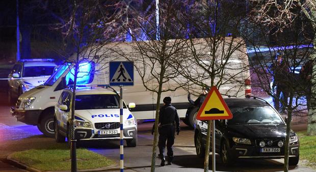 Esplosione a Malmo, arrestati due ventenni: "Volevano colpire la polizia"