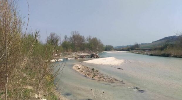 Prelievo di ghiaia dal fiume Esino