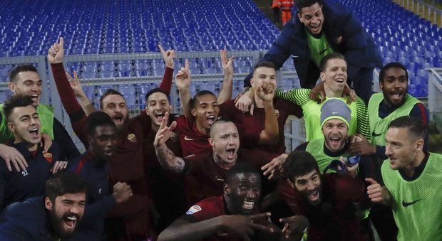 Roma, il derby corre sui social dei giallorossi: «Volevano vincere loro...»