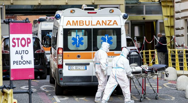 Andreoni: «A Roma grossa pressione sugli ospedali, abbiamo davanti due settimane difficili»