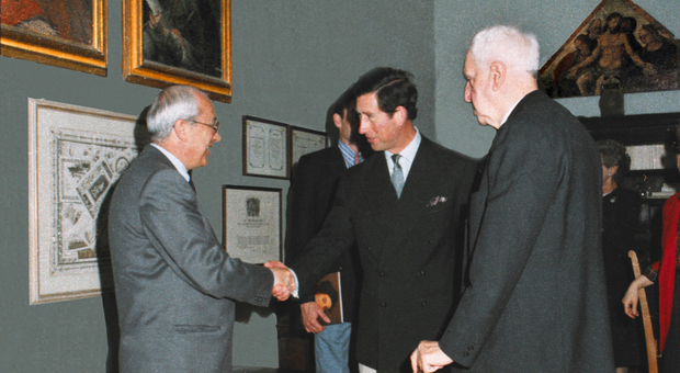 Il principe di Galles, futuro re Carlo III durante la visita a Urbino il 6 maggio 1990