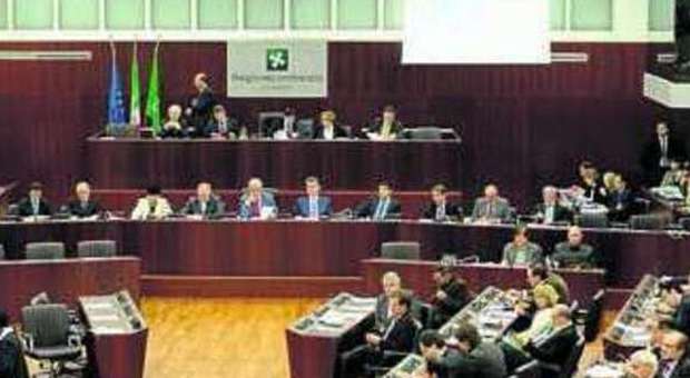 Lombardia, la Regione pronta a votare ​il taglio ai vitalizi degli ex consiglieri