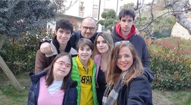 Franco Muraro con la moglie Rosa Luisa e i 5 figli