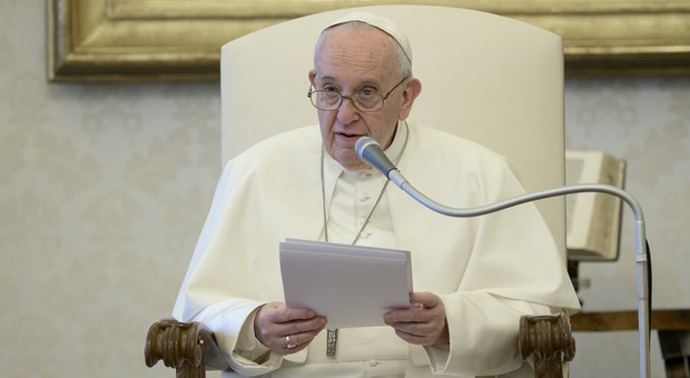 Papa Francesco, la battuta infelice al telefono col ragazzo autistico: «Ci rivedremo all'inferno»