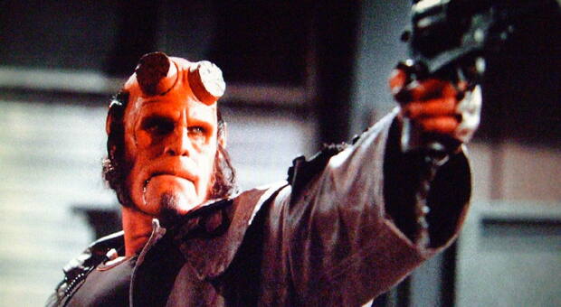 Stasera in tv, oggi giovedì 30 dicembre su Rai 4 «Hellboy»: curiosità e trama del cinecomic diretto da Guillermo Del Toro