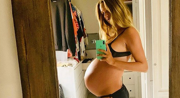 Fiammetta Cicogna in grande forma al nono mese di gravidanza: «Due gemelli, ho preso 11 kg. Ecco i miei segreti»