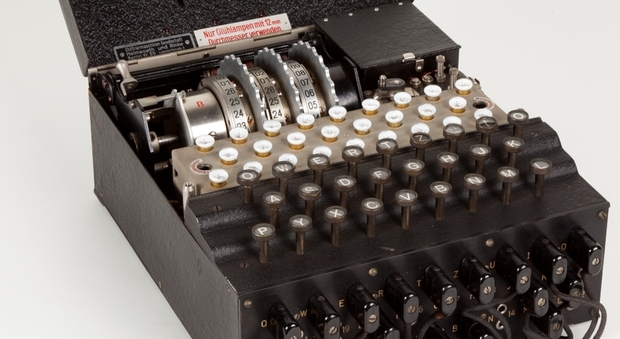 Trovato il manuale di Enigma, usato dai nazisti per i codici segreti. Venduto sul web a 200 euro