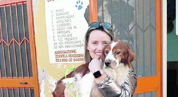 L'infermiera di Tolfa Dalila Maurelli ha adottato il cane che il padrone voleva morto perché non sapeva cacciare