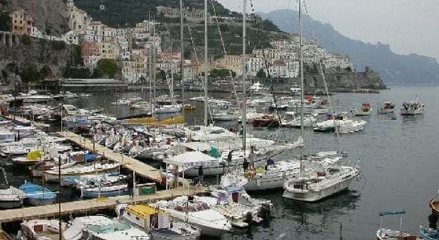 Una veduta del porto di Amalfi