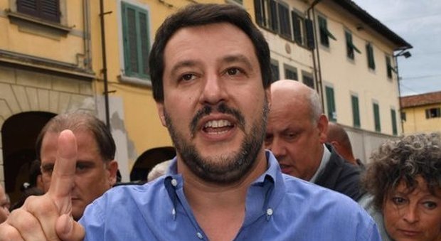 Violenza nel centro di accoglienza Salvini: castrazione chimica. Saviano: «Irresponsabile, io la disprezzo»