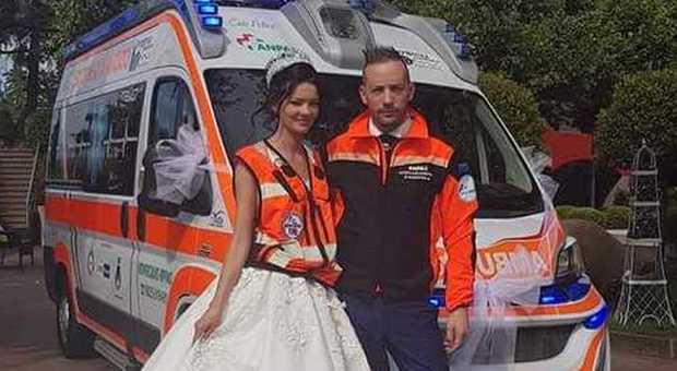 Colpo di fulmine tra operatori 118: Alex e Olena sposi in ambulanza
