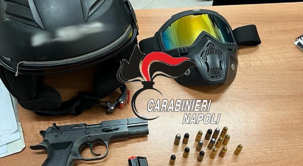 Sequestrati una pistola, un casco da moto modello “semi jet” e una mascherina tipo soft air