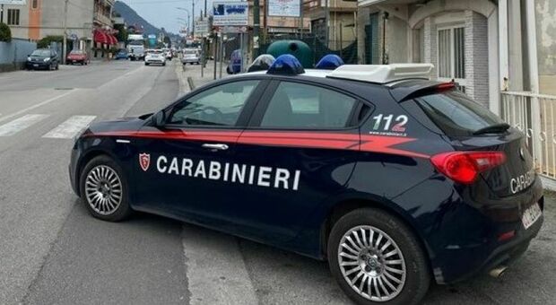 Calvizzano, allarme bomba in piazza Umberto I: è caccia ai responsabili