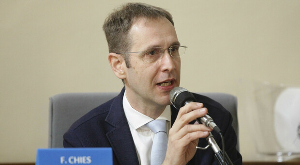 Dimissioni di 13 consiglieri, silurato il sindaco Chies: arriva il commissario