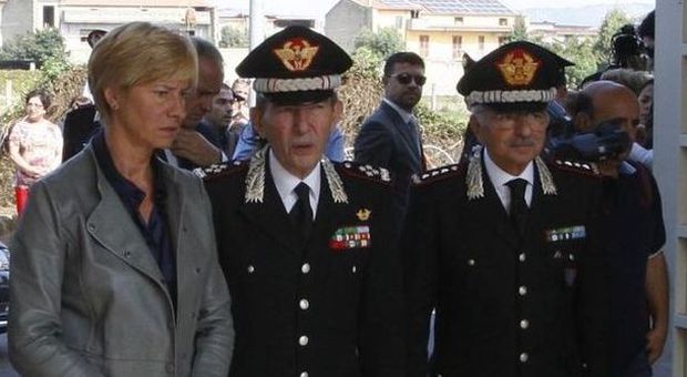 Marcianise, il ministro Pinotti inaugura la caserma dei carabinieri