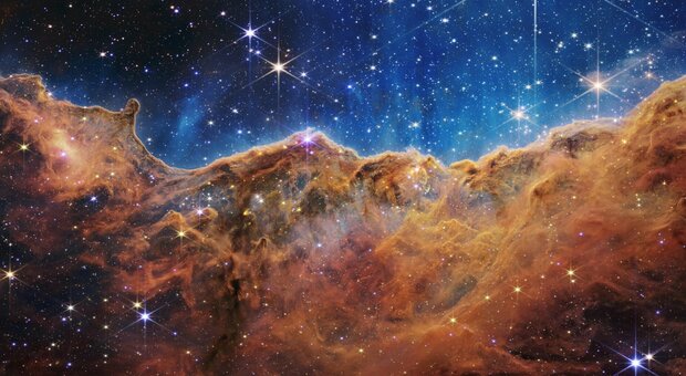 Lampi radio veloci, rilevati 5 nuovi Frb provenienti da oltre 4 miliardi miliardi di anni luce dalla Terra. «Origine sconosciuta»
