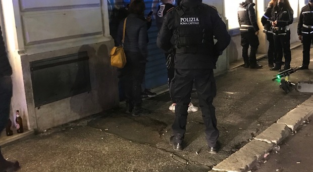 I controlli della polizia municipale a piazza Fiume