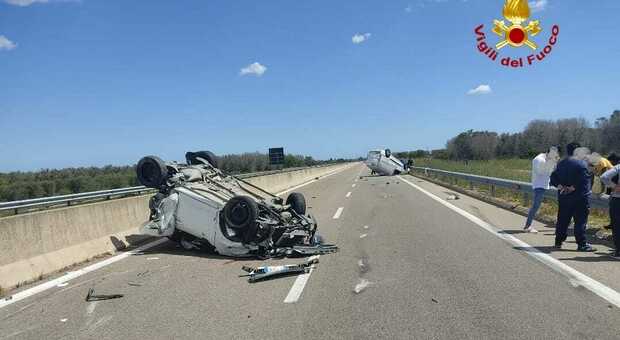 Incidente tra due auto sulla statale Salentina: ci sono feriti, carreggiata chiusa al traffico