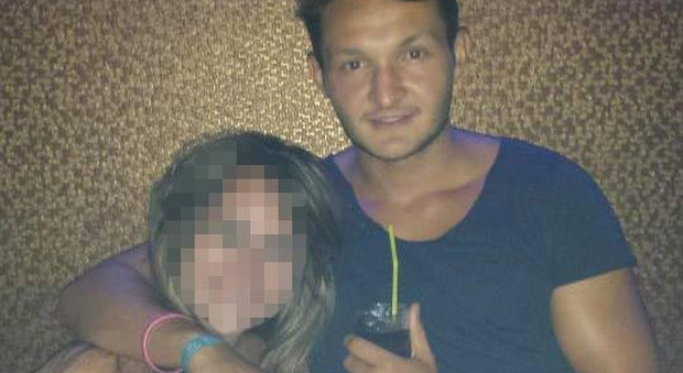 Turista 22enne morto accoltellato da due stranieri nel resort