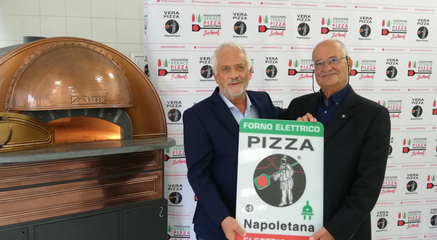 Pizza nel forno elettrico, l'allarme dell'Associazione pizzaiuoli napoletani: «A rischio il riconoscimento Unesco»