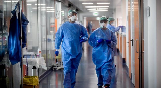 Coronavirus a Caserta, 5 i nuovi casi via ai test per 100 infermieri e medici