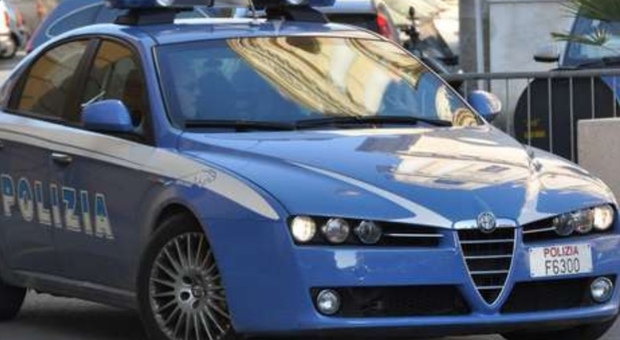 Sequestrata dal fidanzato, 30enne liberata dai poliziotti a Napoli