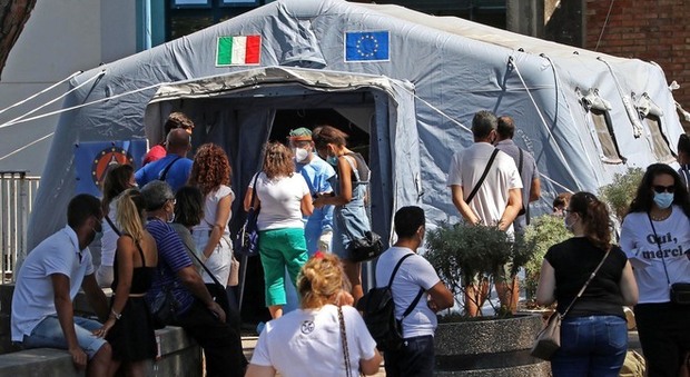 Covid in Campania, altri 116 contagiati in 24 ore: 30 di rientro dalle vacanze in Sardegna