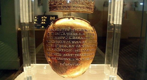 Il "cuore d'oro" della regina rubato nel museo francese di Nantes