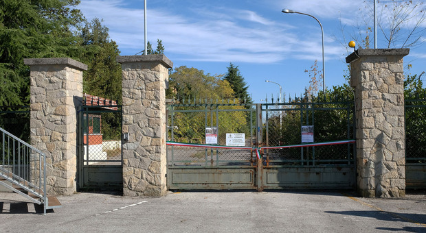L'ingresso dell'ex base militare di Giarre