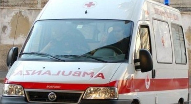 Ancona, litiga con i genitori e si lancia dal tetto: è morto il ragazzo di 16 anni, donati gli organi