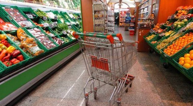 Supermercati aperti o chiusi il 25 aprile, la decisione delle Regioni