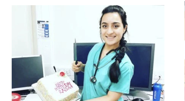 Si chiama Raisah Sawati, la dottoressa licenziata per essersi assentata dal suo turno di lavoro. Il motivo? un pisolino di due ore