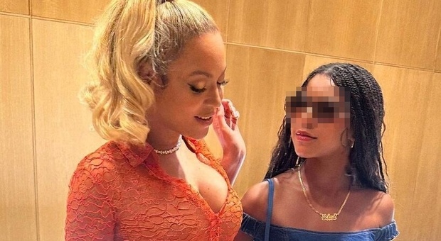 Beyoncé, la foto con la figlia Blu Ivy fa impazzire i fan: «Due gocce d'acqua». La baby star è già una cantante come la mamma